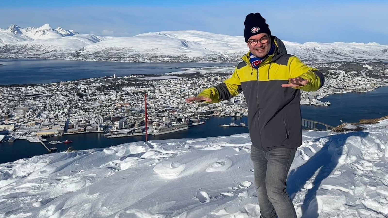 David Nikel almost losing his footing in deep snow in Tromsø, Norway. Photo: David Nikel.