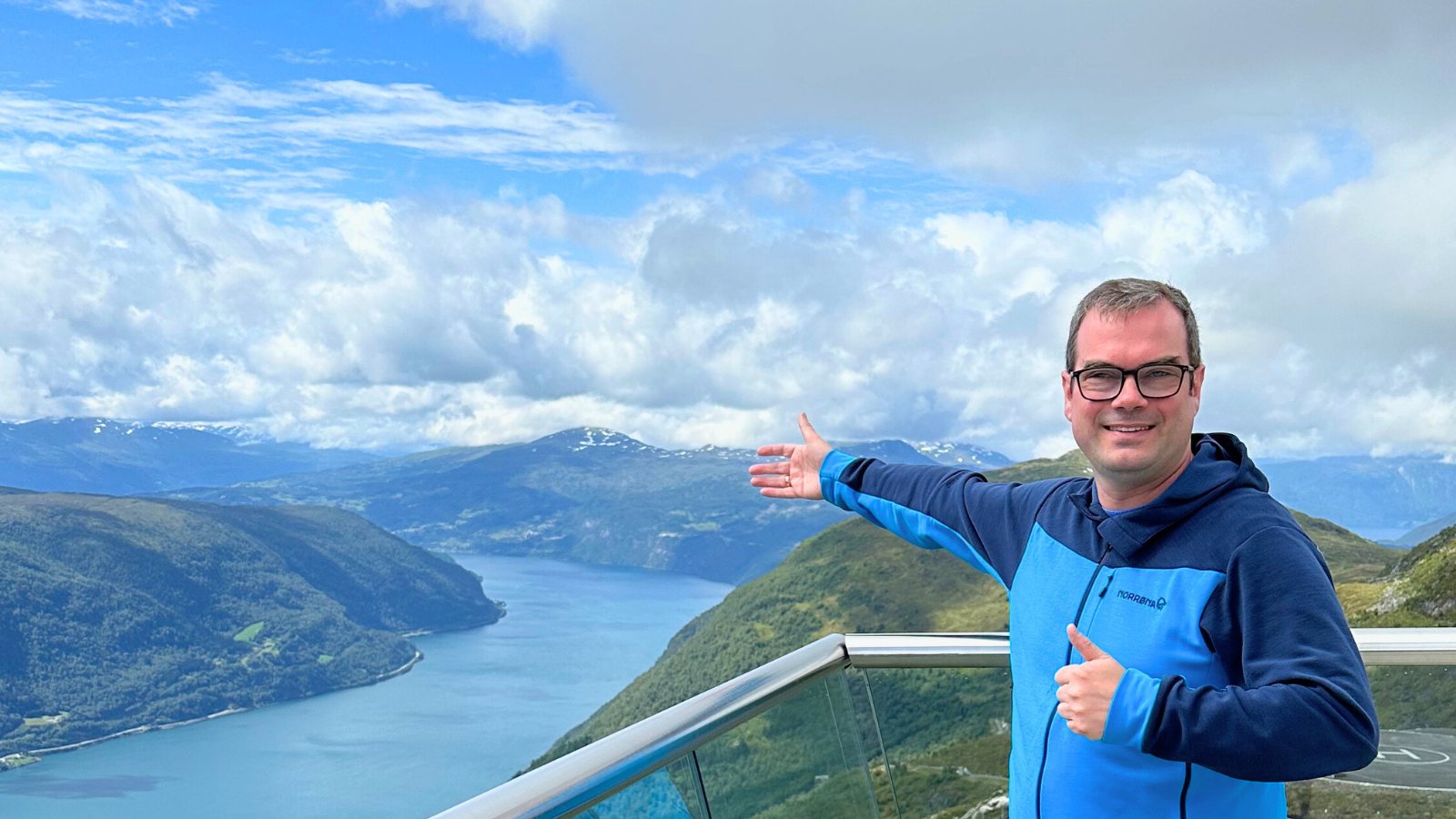 David at a Nordfjord viewpoint in the summer. Photo: David Nikel.