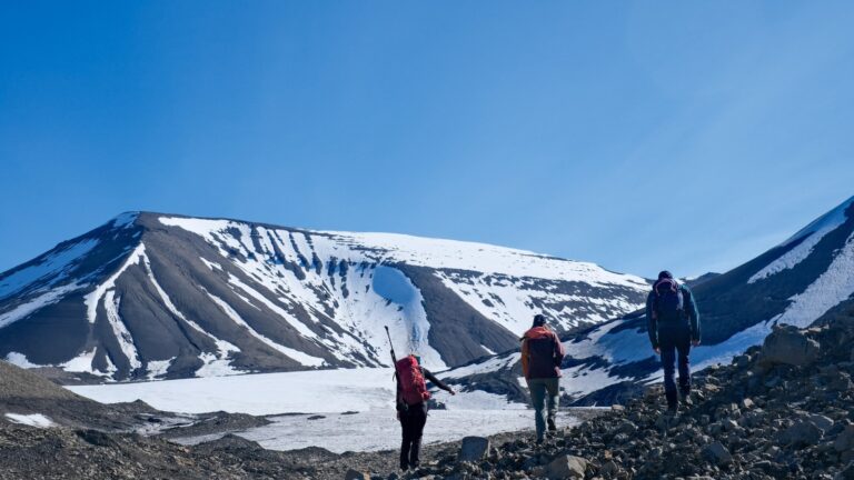 Hikers on Svalbard in the summer.