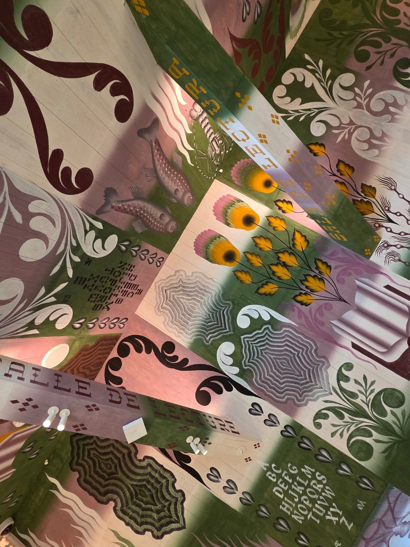 In addition to flowers and swirls, the ceiling of PoMo’s reading room is decorated with salmon, shellfish, seeds, and oak leaves, all in pastel colours. Photo: Daniel Albert.