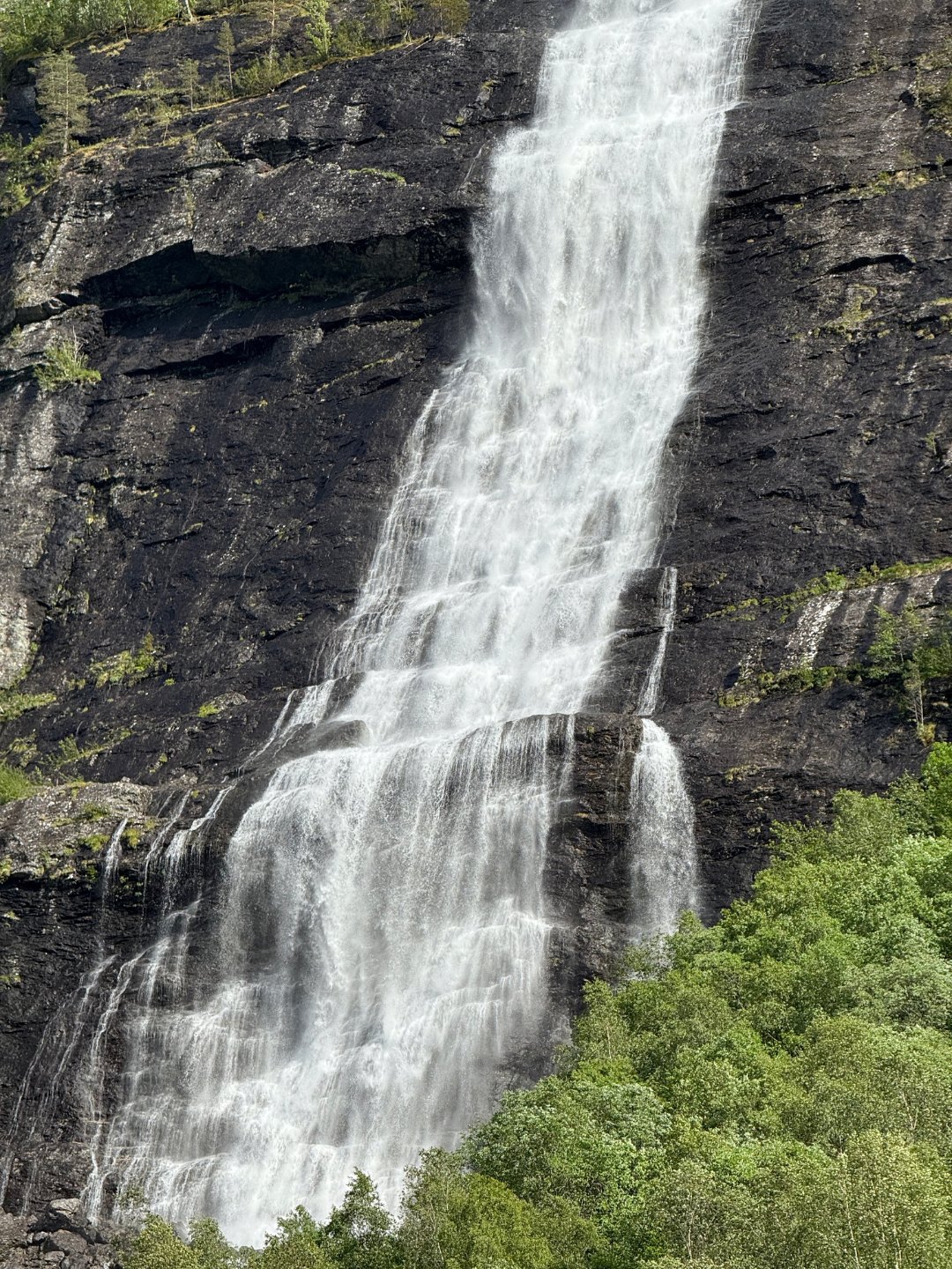 Åsafossen waterfall in Skjolden. Photo: David Nikel.