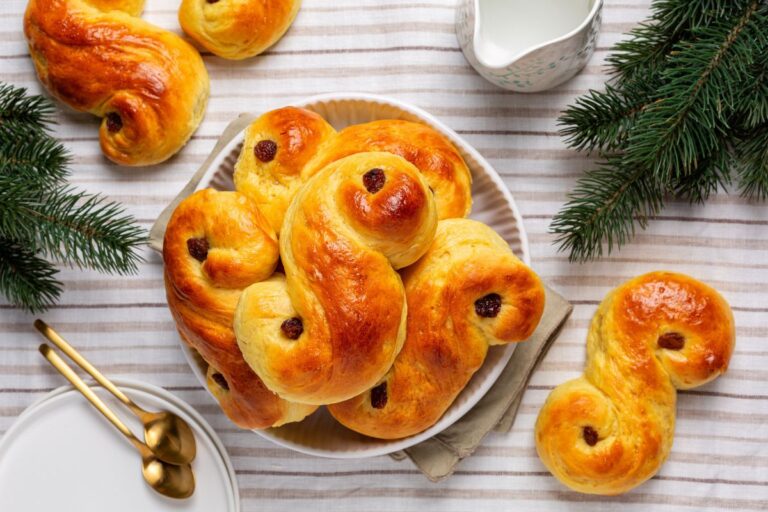A plate of lussekatter.