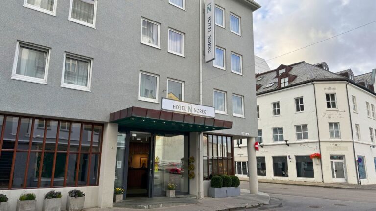 Entrance to Hotel Noreg in Ålesund. Photo: David Nikel.