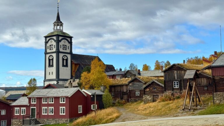 Røros town in autumn. Photo: David Nikel.