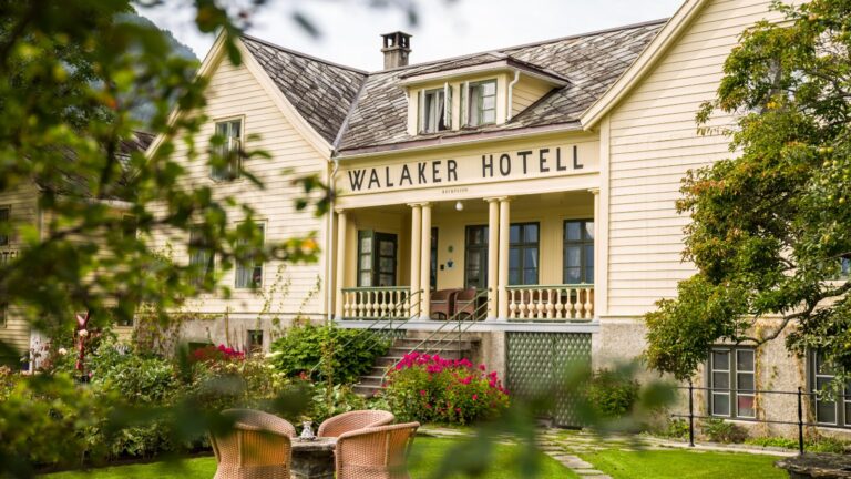 Exterior of Walaker Hotel in Fjord Norway. Photo: Merethe Hjortland Woll, Visit Sognefjord.