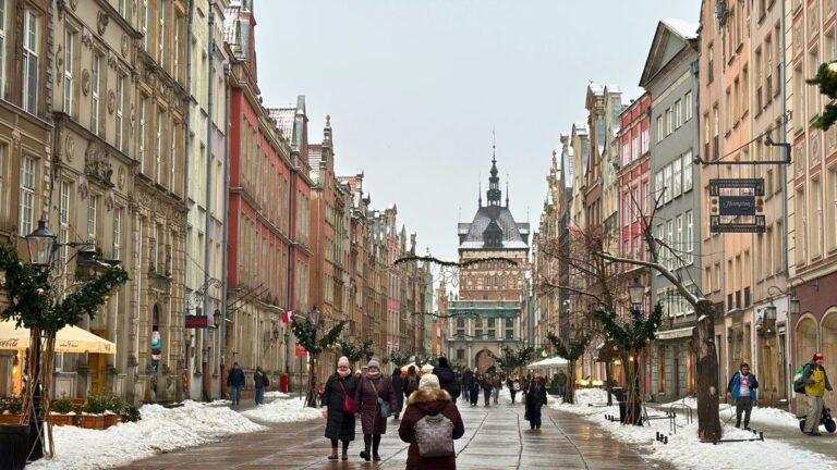 Długi Targ in Old Gdańsk in the winter. Photo: David Nikel.