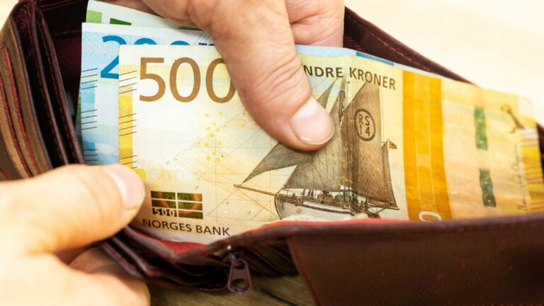 Norwegian banknotes in a wallet.
