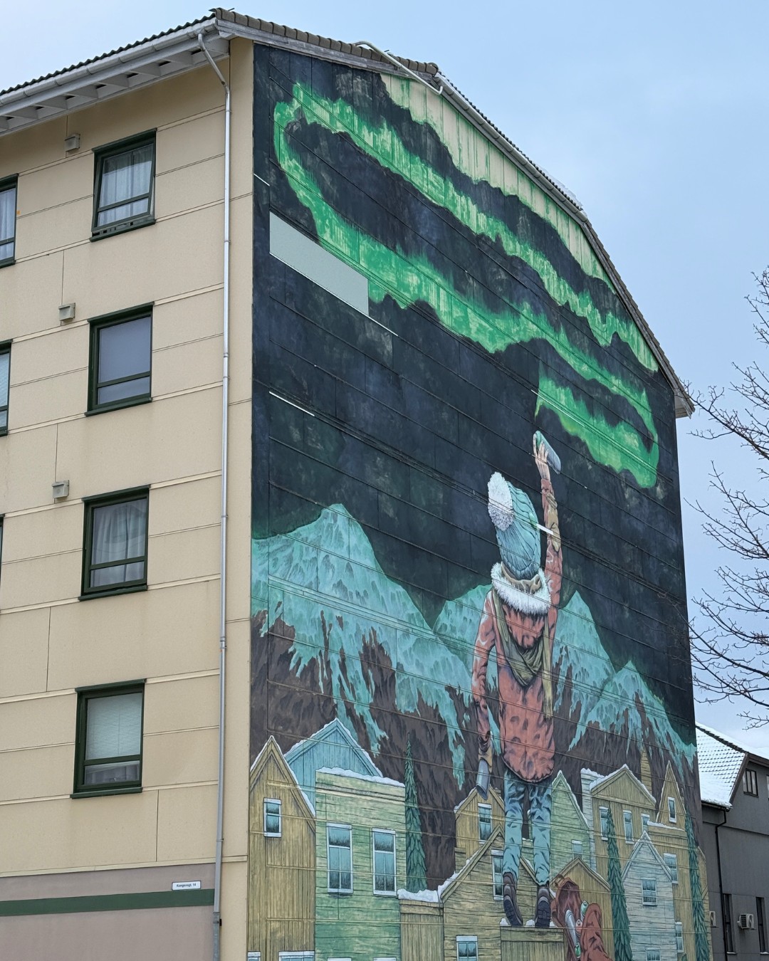 The mural 'After School' in Bodø depicts a child stray painting northern lights in the sky. Photo: David Nikel.