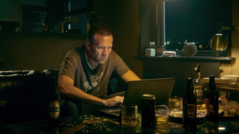 Tobias Santelmann as Harry Hole in 'Detective Hole'. Photo: Netflix.