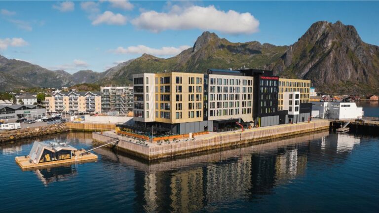 Thon Hotel Svolvær on the waterfront. Photo: Thon Hotels.
