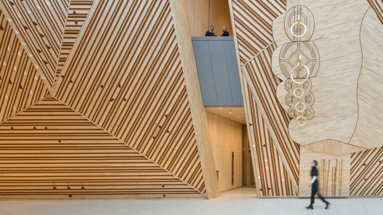 Timber surfaces in the A‑block of the new Oslo Government Quarter. Photo: Nordic Office of Architecture.