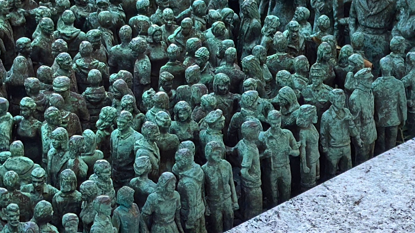 Tiny green people making up the sculpture 'Grass Roots Square' in Oslo, Norway. Photo: David Nikel.