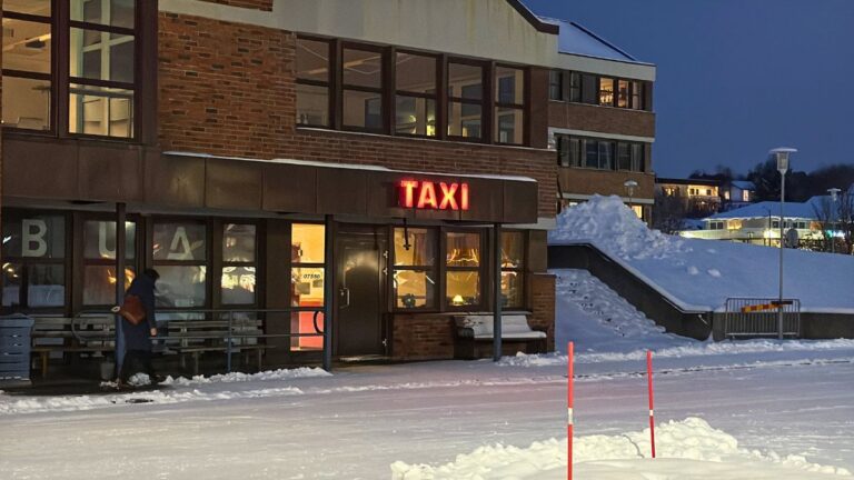 Taxi office in Leknes.