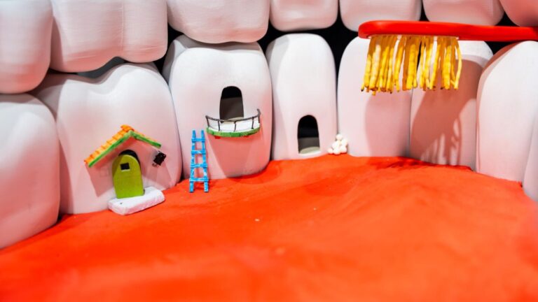 Scale model of the new Karius and Baktus attraction at Dyreparken in Kristiansand, featuring giant teeth inside an enormous mouth. Photo: Dyreparken.