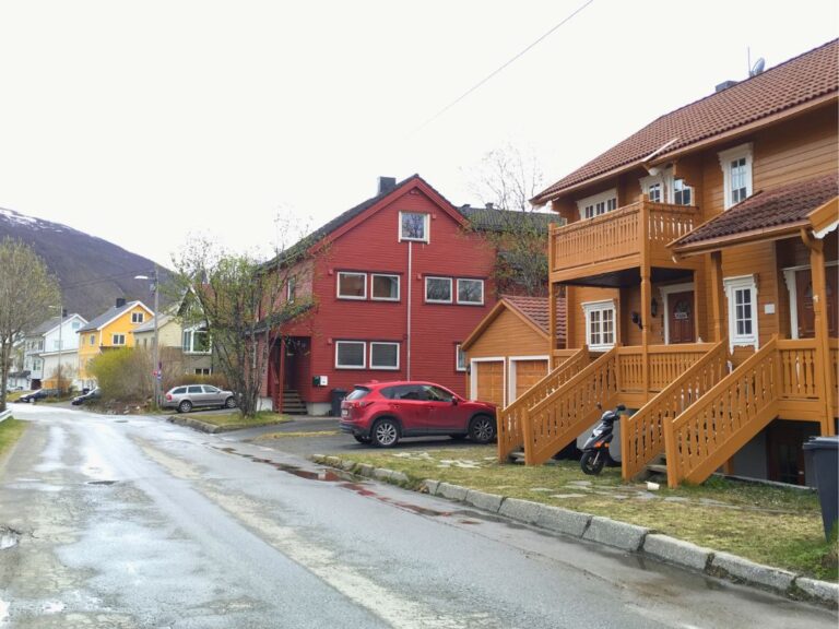 Residential homes in Tromsdalen. Photo: David Nikel.